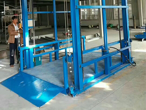 導(dǎo)軌式高空作業(yè)平臺(tái)