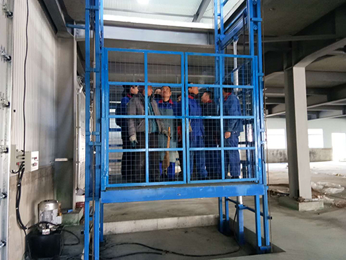  室內(nèi)導(dǎo)軌式升降平臺